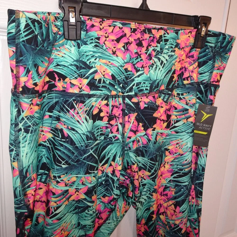 Old Navy Tropical Print 7/8 length Plus Size Leggings - Picture 4 of 6